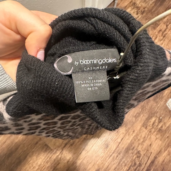 Cashmere Sweater - Picture 2 of 3